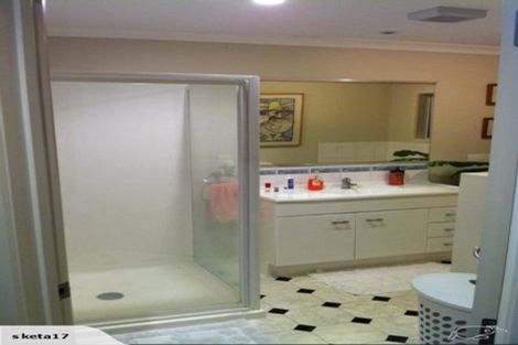 Photo of property in 58 Nicholson Road, Khandallah, Wellington, 6035