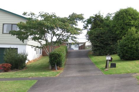 Photo of property in 2/18 Elizabeth Drive, West Harbour, Auckland, 0618