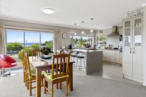 Photo of property in 19 Kinder Street, Acacia Bay, Taupo, 3330