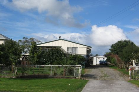 Photo of property in 108 Matipo Road, Te Atatu Peninsula, Auckland, 0610