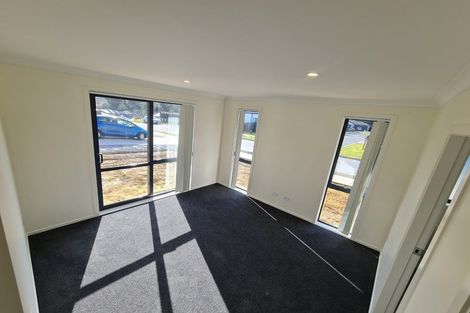 Photo of property in 7 Rewarewa Way, Timberlea, Upper Hutt, 5018