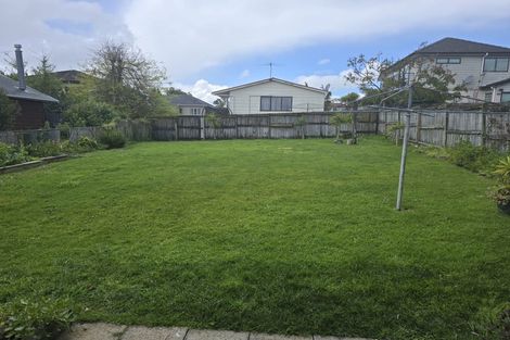 Photo of property in 8 Staveley Avenue, Mount Roskill, Auckland, 1041