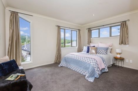 Photo of property in 5 Mcewen Crescent, Riverstone Terraces, Upper Hutt, 5018