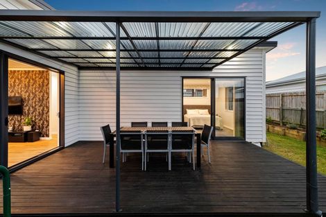 Photo of property in 4 Poutawa Lane, Clarks Beach, 2122