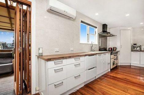 Photo of property in 37 Village Way, Ardmore, Papakura, 2582