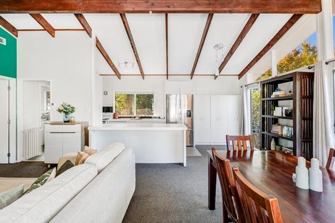 Photo of property in 8 Teviot Place, Totara Vale, Auckland, 0629