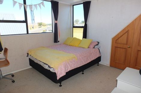 Photo of property in 12 Low Avenue, Foxton Beach, Foxton, 4815