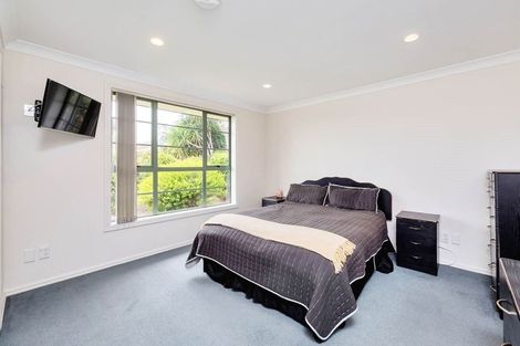 Photo of property in 12 Parkcrest Drive, Henderson, Auckland, 0612