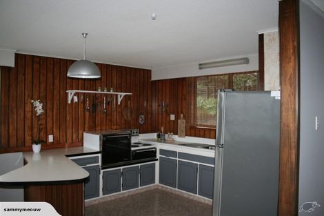 Photo of property in 12 Tairua Heights, Tairua, 3508