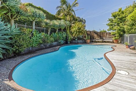 Photo of property in 59 Merriefield Avenue, Forrest Hill, Auckland, 0620