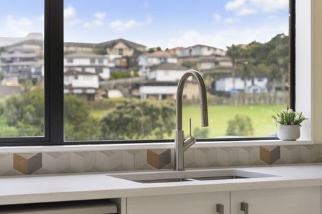 Photo of property in 10 Mediterranean Way, Goodwood Heights, Auckland, 2105