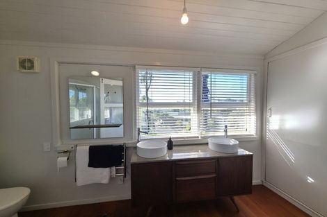 Photo of property in 2 Harvey Road, Bluff Hill, Napier, 4110