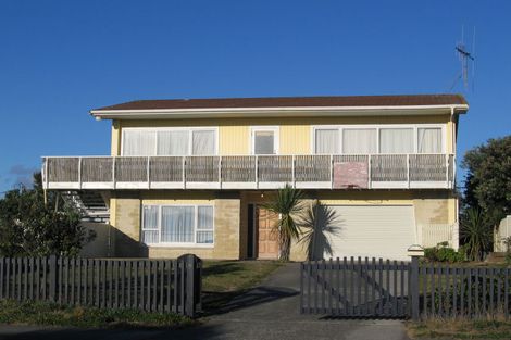 Photo of property in 5 Konini Street, Otaki Beach, Otaki, 5512