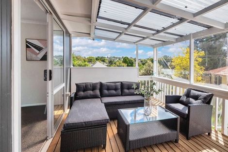 Photo of property in 2/6 Ngatoa Place, Glenfield, Auckland, 0629