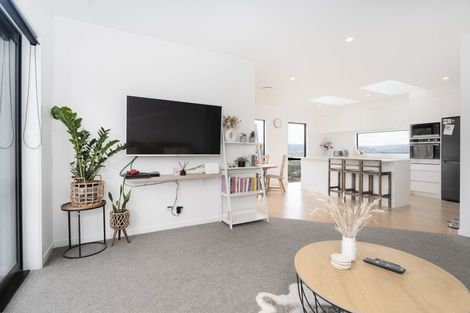 Photo of property in 9 Topsail Way, Whitby, Porirua, 5024