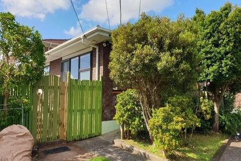 Photo of property in 1/123 Chivalry Road, Glenfield, Auckland, 0629