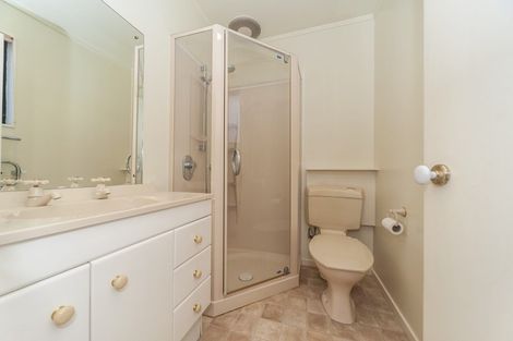 Photo of property in 2 Erskine Close, Island Bay, Wellington, 6023