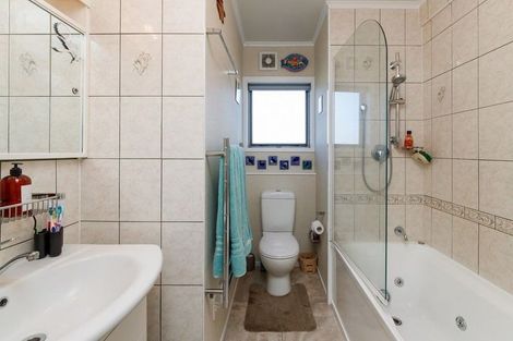 Photo of property in 95 Wikiriwhi Crescent, Awapuni, Palmerston North, 4412