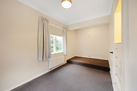 Photo of property in 55 Hungerford Road, Houghton Bay, Wellington, 6023