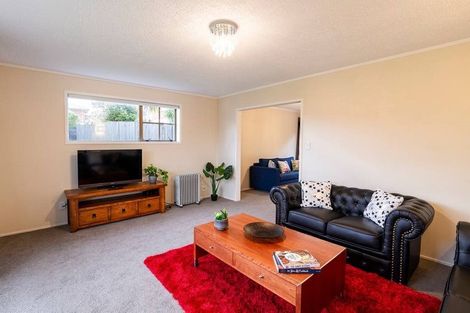 Photo of property in 33 James Evans Drive, Northcote, Auckland, 0627