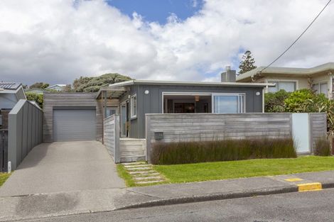 Photo of property in 121 The Parade, Paekakariki, 5034