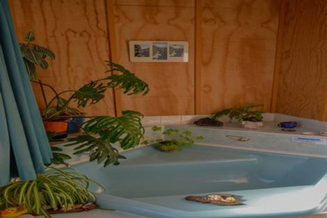 Photo of property in Jugglers Rest Backpackers, 8 Canterbury Street, Picton, 7220