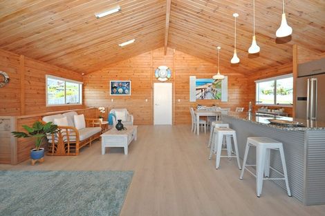 Photo of property in 37 Shakespear Road, Army Bay, Whangaparaoa, 0930