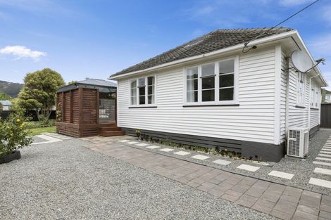 Photo of property in 71 Sladden Street, Naenae, Lower Hutt, 5011