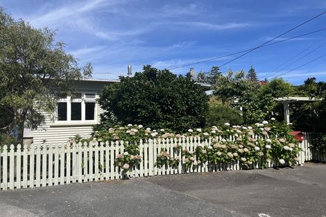 Photo of property in 12 Matipo Street, Eastbourne, Lower Hutt, 5013