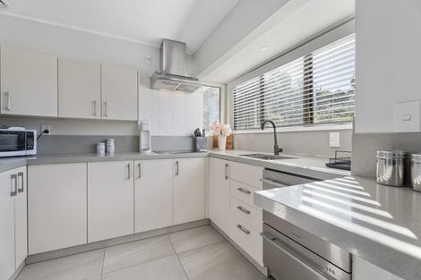 Photo of property in 27 Pohutukawa Avenue, Shelly Park, Auckland, 2014