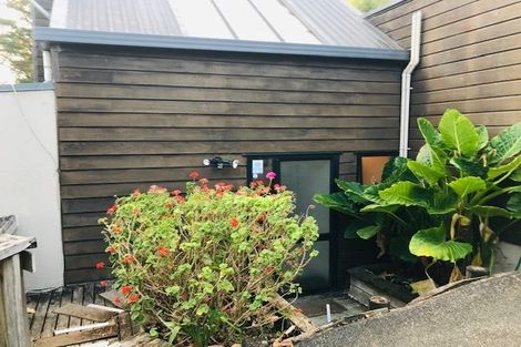 Photo of property in 2/2 Deverell Place, Northcross, Auckland, 0632