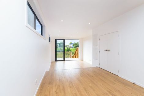 Photo of property in 9 Mokopiko Court, Beach Haven, Auckland, 0626