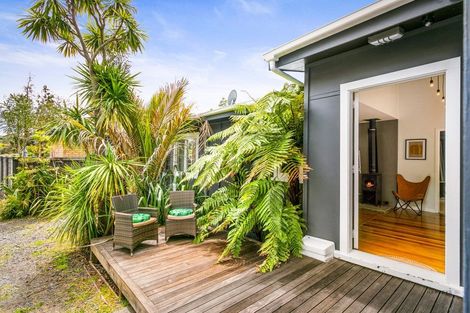 Photo of property in 96 Godley Road, Green Bay, Auckland, 0604