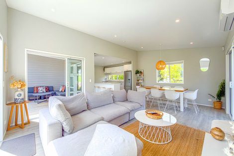 Photo of property in 5 Ross Place, Whiritoa, Whangamata, 3691