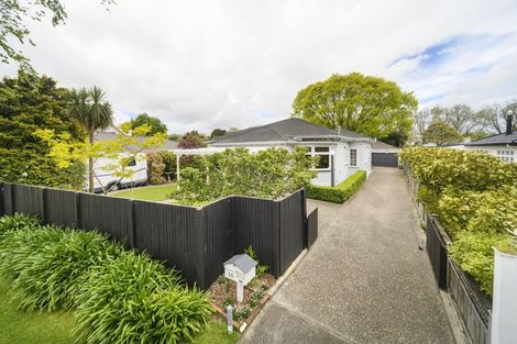 Photo of property in 16 Manapouri Crescent, Hokowhitu, Palmerston North, 4410