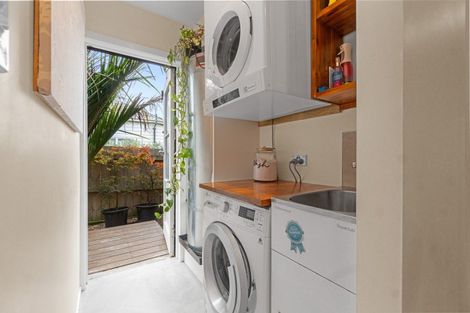 Photo of property in 3/80 Onewa Road, Northcote Point, Auckland, 0627