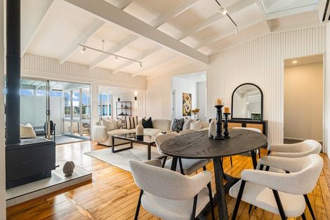 Photo of property in 2/1c Bank Street, Hillcrest, Auckland, 0627