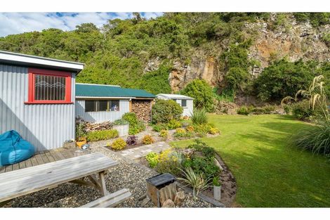 Photo of property in 17 Mihiwaka Road, Long Beach, Port Chalmers, 9081