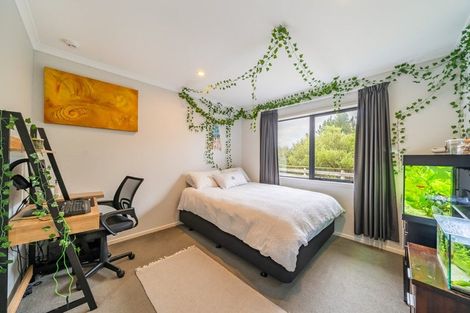 Photo of property in 5 Mckenzie Way, Timberlea, Upper Hutt, 5018