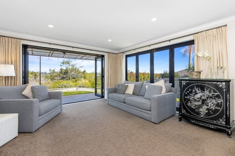 Photo of property in 72 Kittiwake Drive, Schnapper Rock, Auckland, 0632