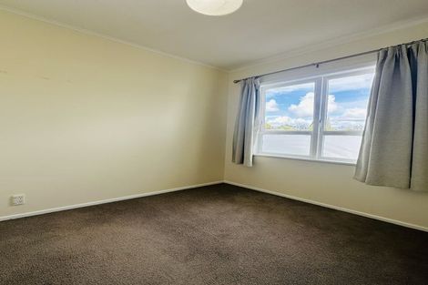 Photo of property in 22 Segedin Place, Glenfield, Auckland, 0629