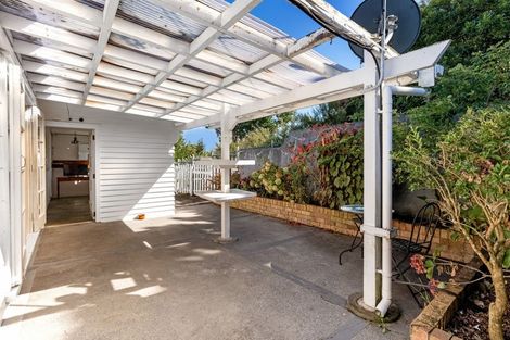 Photo of property in 21 Saint Leonards Road, Kelston, Auckland, 0602