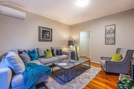 Photo of property in 16 Panorama Road, Mount Wellington, Auckland, 1060