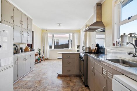 Photo of property in 15 Waterloo Crescent, Hokowhitu, Palmerston North, 4410