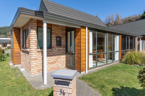 Photo of property in Redwood Village, 36/42 Main Road, Tawa, Wellington, 5028