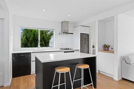Photo of property in 16 William Hadlow Place, Hatfields Beach, Orewa, 0931