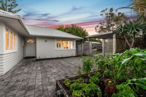 Photo of property in 243a Glengarry Road, Glen Eden, Auckland, 0602