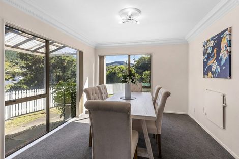 Photo of property in 20 Zande Terrace, Tawa, Wellington, 5028