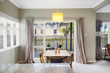 Photo of property in 2 Chambers Street, Napier South, Napier, 4110