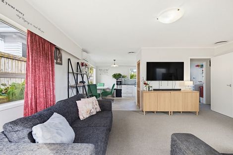 Photo of property in 2/15a Mcintyre Road, Mangere Bridge, Auckland, 2022